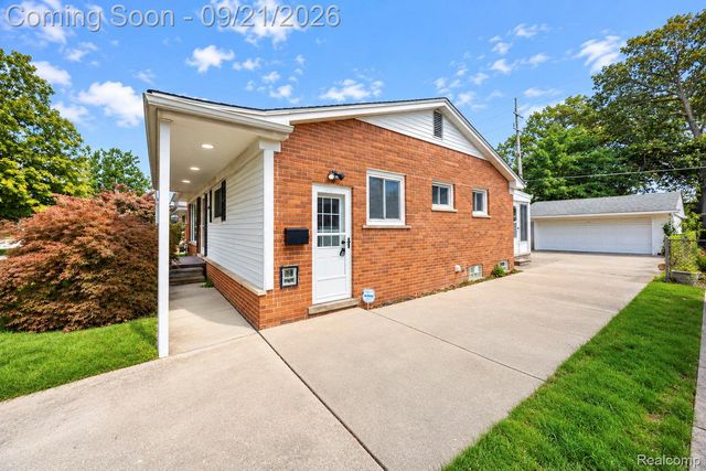 6700 Cronin Drive, Dearborn Heights, MI 48127