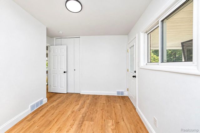 6700 Cronin Drive, Dearborn Heights, MI 48127