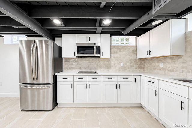 6700 Cronin Drive, Dearborn Heights, MI 48127