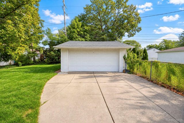 6700 Cronin Drive, Dearborn Heights, MI 48127