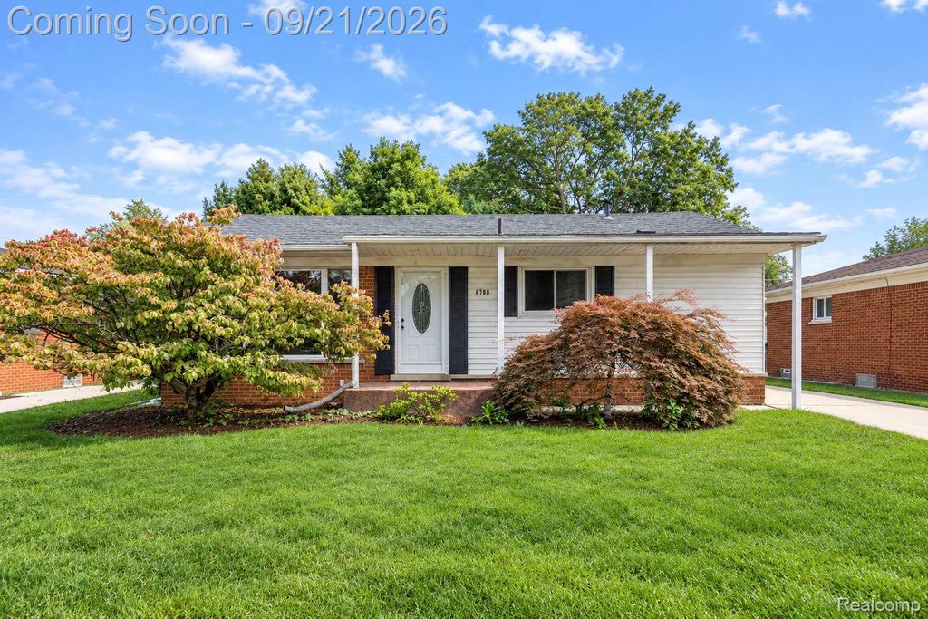 6700 Cronin Drive, Dearborn Heights, MI 48127