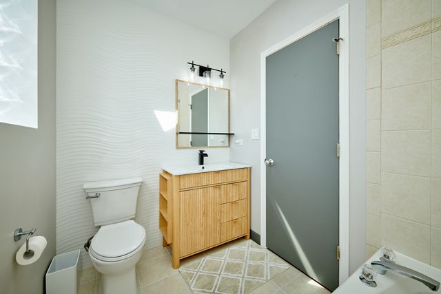 2921 W Washington Boulevard 3, Chicago, IL 60612