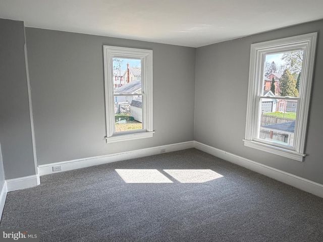 63 W SLOKOM AVE, Christiana, PA 17509