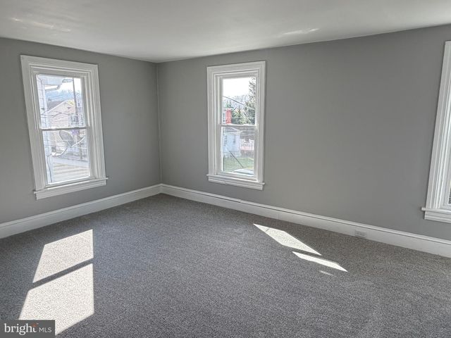63 W SLOKOM AVE, Christiana, PA 17509