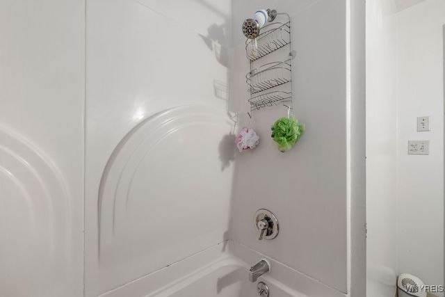 1033 100th Street, Niagara Falls, NY 14304