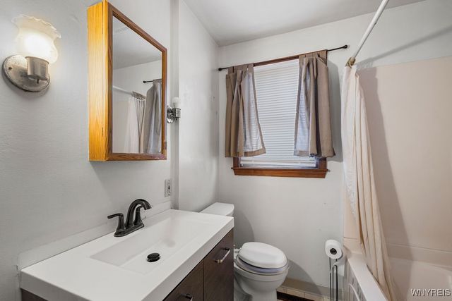 1033 100th Street, Niagara Falls, NY 14304