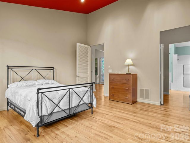 203 Heathcote Road, Hendersonville, NC 28791