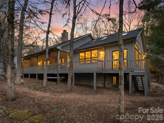 203 Heathcote Road, Hendersonville, NC 28791