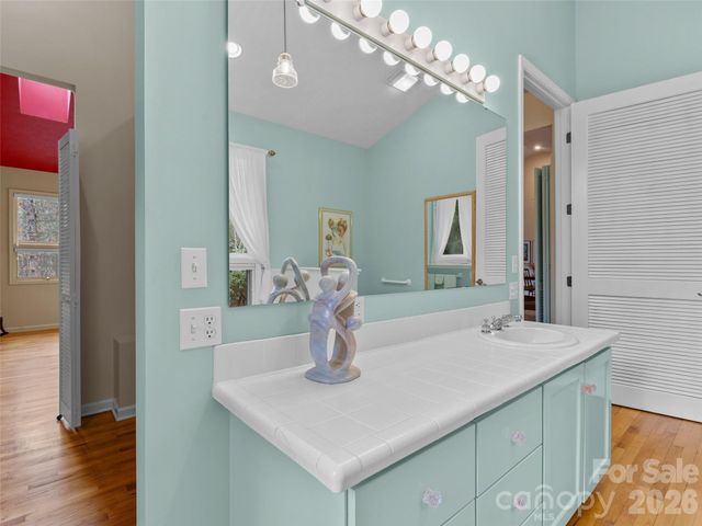 203 Heathcote Road, Hendersonville, NC 28791