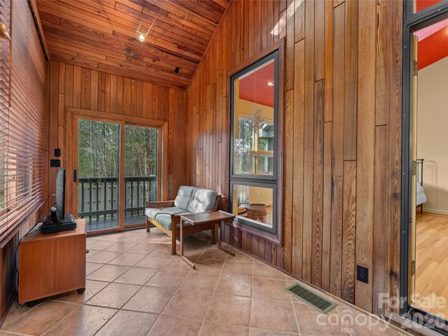 203 Heathcote Road, Hendersonville, NC 28791