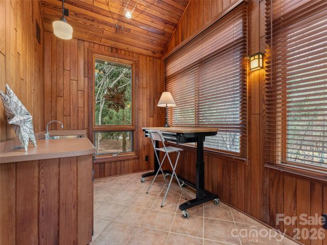 203 Heathcote Road, Hendersonville, NC 28791