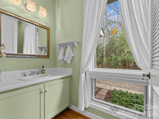 203 Heathcote Road, Hendersonville, NC 28791