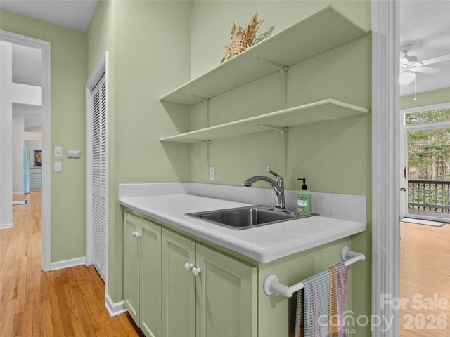 203 Heathcote Road, Hendersonville, NC 28791