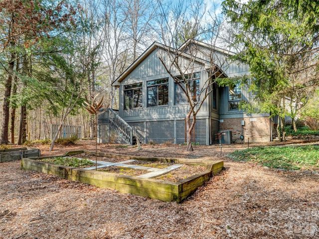 203 Heathcote Road, Hendersonville, NC 28791
