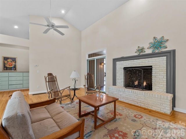 203 Heathcote Road, Hendersonville, NC 28791