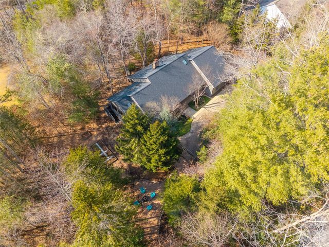 203 Heathcote Road, Hendersonville, NC 28791