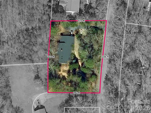 203 Heathcote Road, Hendersonville, NC 28791