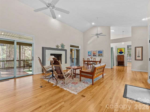 203 Heathcote Road, Hendersonville, NC 28791