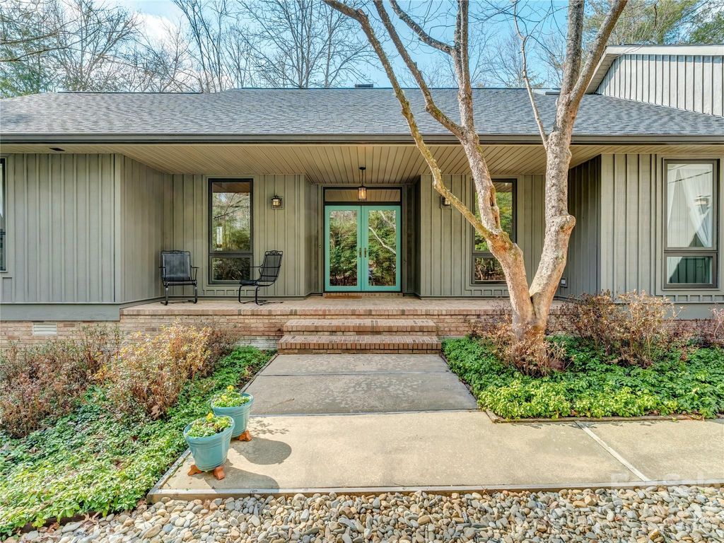 203 Heathcote Road, Hendersonville, NC 28791