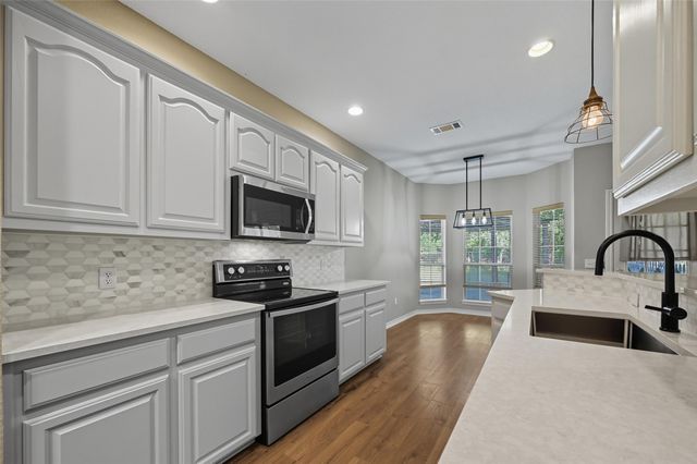 332 Comanche Trail, West Tawakoni, TX 75474