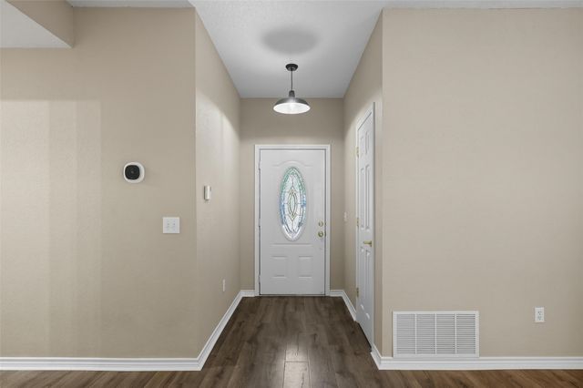 332 Comanche Trail, West Tawakoni, TX 75474