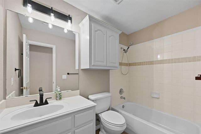 332 Comanche Trail, West Tawakoni, TX 75474