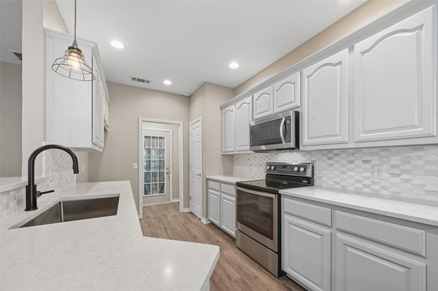 332 Comanche Trail, West Tawakoni, TX 75474