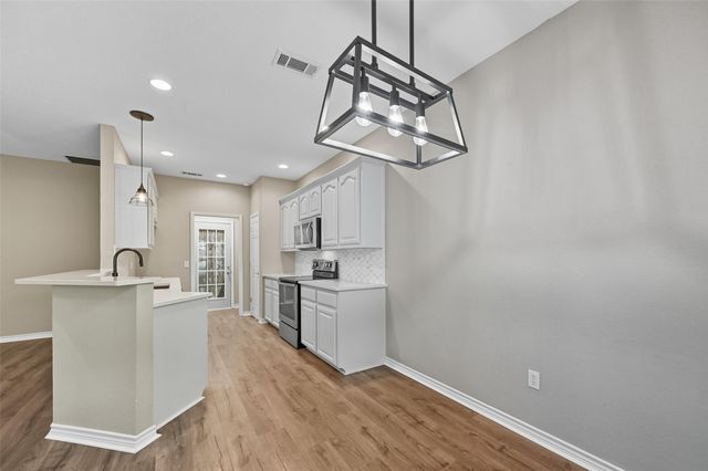 332 Comanche Trail, West Tawakoni, TX 75474