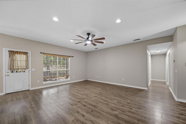 332 Comanche Trail, West Tawakoni, TX 75474