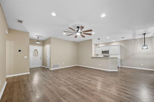 332 Comanche Trail, West Tawakoni, TX 75474