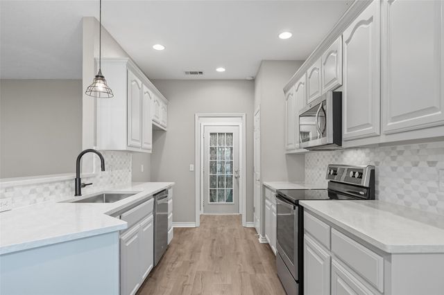 332 Comanche Trail, West Tawakoni, TX 75474