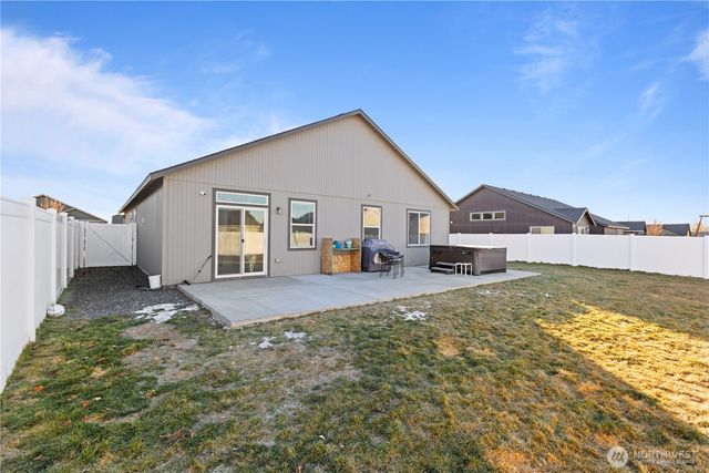 1336 E Egeland Drive, Moses Lake, WA 99156