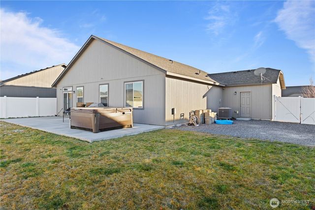 1336 E Egeland Drive, Moses Lake, WA 99156