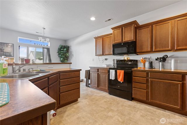 1336 E Egeland Drive, Moses Lake, WA 99156