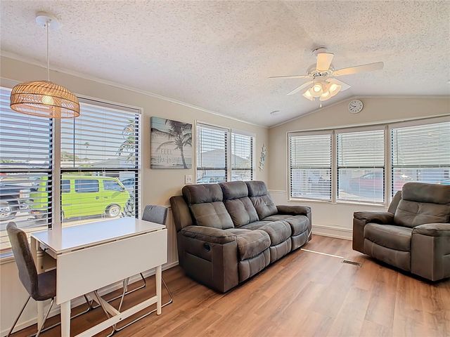 9000 US HWY 192 105, Clermont, FL 34714