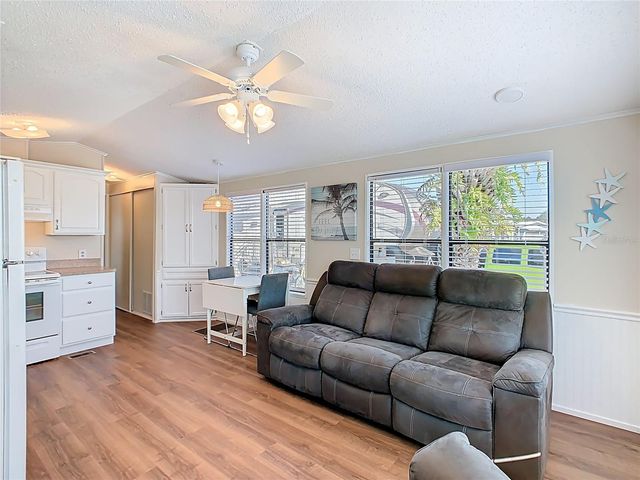 9000 US HWY 192 105, Clermont, FL 34714