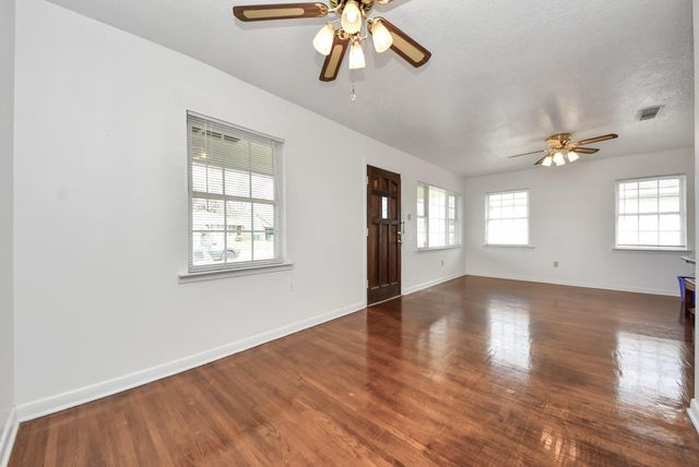 900 S Circle Drive, Baytown, TX 77520