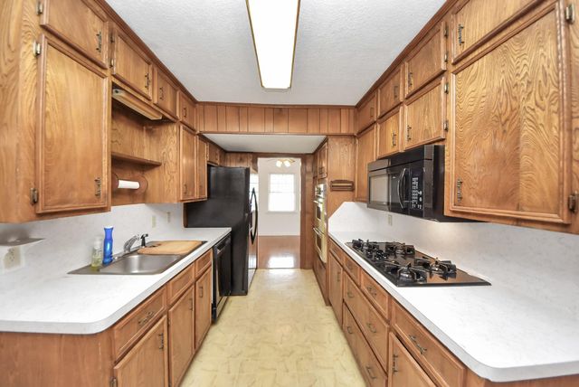 900 S Circle Drive, Baytown, TX 77520