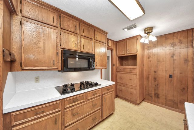 900 S Circle Drive, Baytown, TX 77520