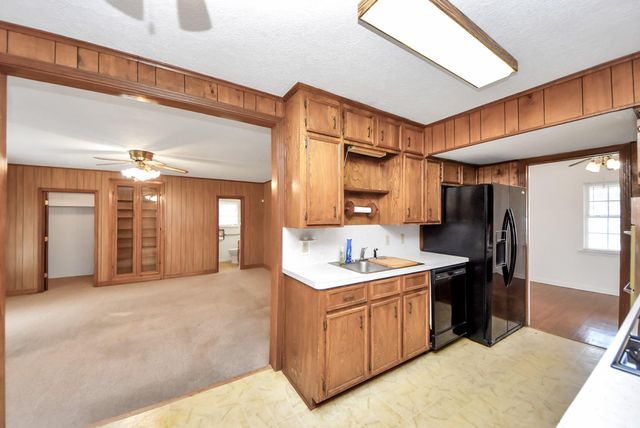 900 S Circle Drive, Baytown, TX 77520