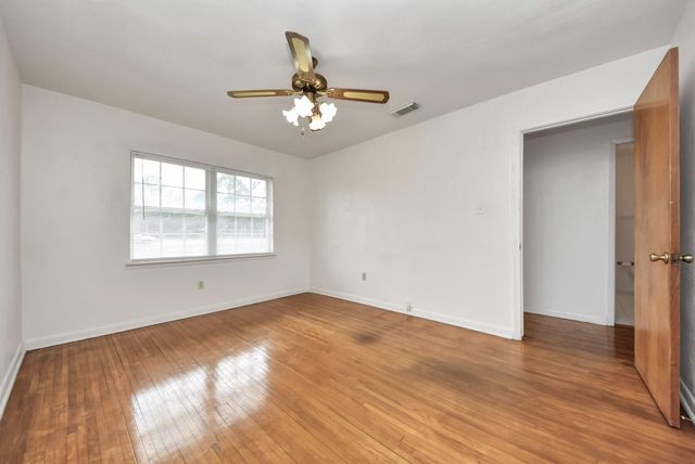 900 S Circle Drive, Baytown, TX 77520