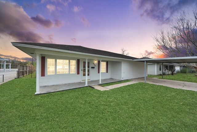 900 S Circle Drive, Baytown, TX 77520