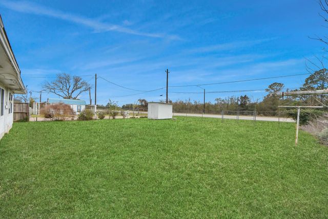 900 S Circle Drive, Baytown, TX 77520