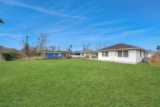 900 S Circle Drive, Baytown, TX 77520