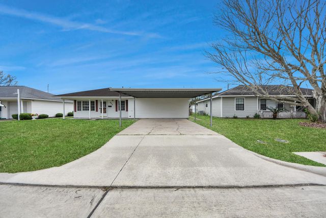 900 S Circle Drive, Baytown, TX 77520