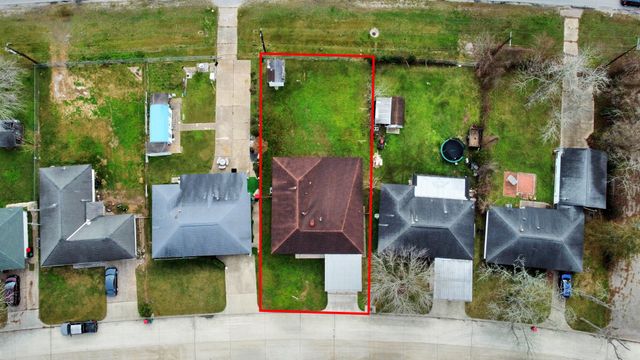 900 S Circle Drive, Baytown, TX 77520