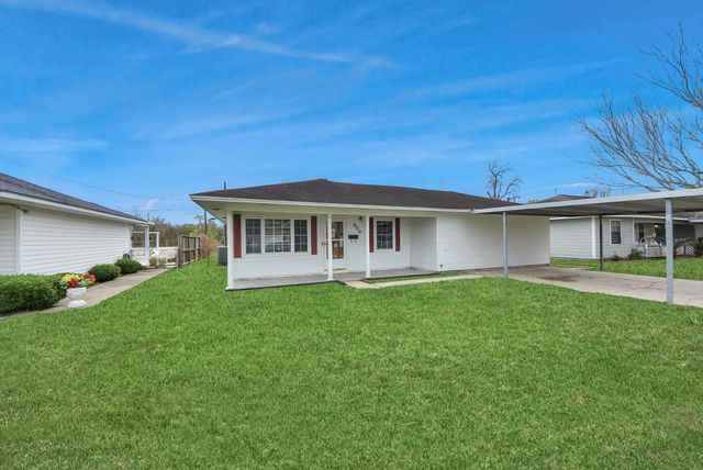 900 S Circle Drive, Baytown, TX 77520