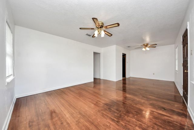 900 S Circle Drive, Baytown, TX 77520