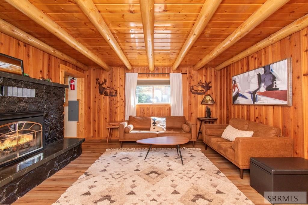 Image 10 of property listing at 3808 Moccasin Road, Island Park, ID 83429