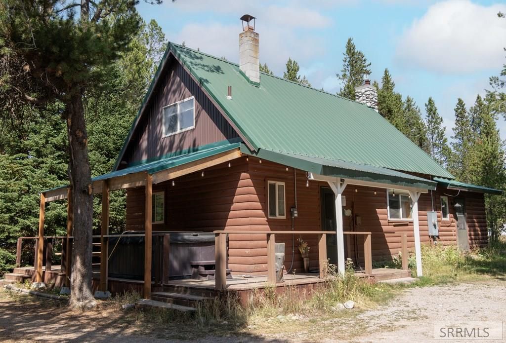 Image 2 of property listing at 3808 Moccasin Road, Island Park, ID 83429